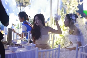 Hoa Minzy Responds to Criticism Over Her Playful Behavior at Celebrity Weddings - image 4