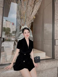 Vietnamese-Overseas Footballer's Girlfriend Stuns Social Media with Curves - image 0