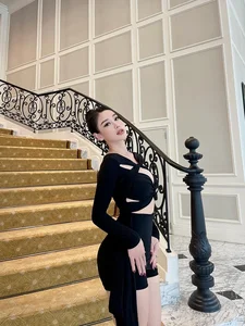 Vietnamese-Overseas Footballer's Girlfriend Stuns Social Media with Curves - image 4