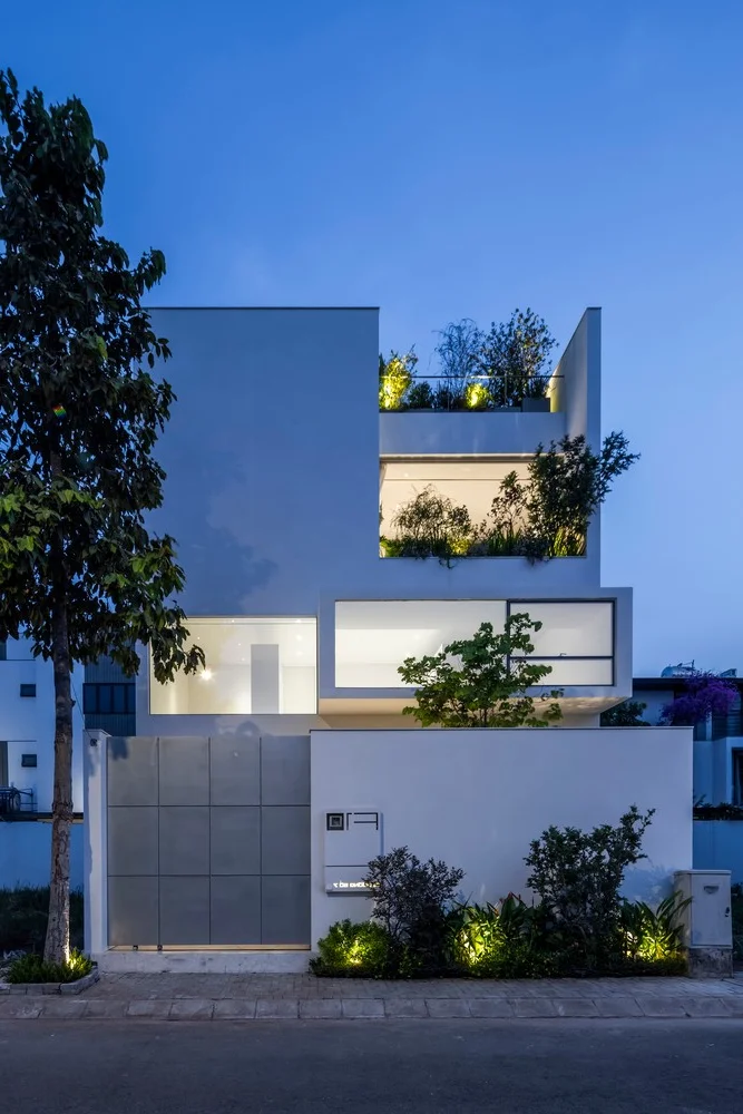 Minimalist White House Design in Ho Chi Minh City: A Serene Urban Oasis Featuring Lush Indoor Greenery and Modern Architecture
