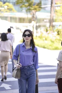 The Beautiful Bac Lieu Secretary Turning Heads with Chic Crop Top Styles - image 0