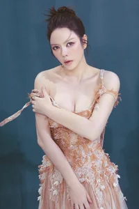 Ly Nha Ky: The Epitome of Glamour and Seductive Fashion - image 11