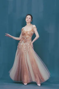 Ly Nha Ky: The Epitome of Glamour and Seductive Fashion - image 0