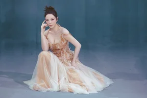 Ly Nha Ky: The Epitome of Glamour and Seductive Fashion - image 2