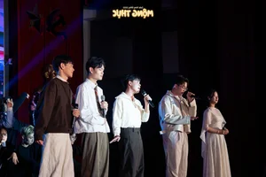 Gala Vong Dong 2025: An Emotional Artistic Journey by Journalism and Communication Students - image 6