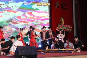 Gala Vong Dong 2025: An Emotional Artistic Journey by Journalism and Communication Students - image 7
