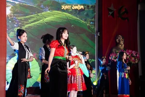 Gala Vong Dong 2025: An Emotional Artistic Journey by Journalism and Communication Students - image 4