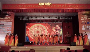 Gala Vong Dong 2025: An Emotional Artistic Journey by Journalism and Communication Students - image 5