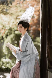 Visual Serenity: YiTuYu Art Language Vol.6454 Zhi Yu Qian Deng - image 5