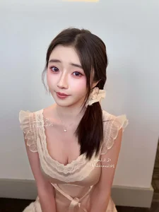Captivating Mermaid Aesthetic: How This Influencer’s Late Entry Into the Trend Still Went Viral - image 1