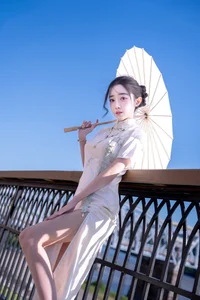 Captivating Mermaid Aesthetic: How This Influencer’s Late Entry Into the Trend Still Went Viral - image 0
