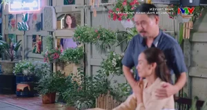 ‘Chung Ta Phai Hanh Phuc’ Episode 11: Le 'To' Deeply Immersed in Young Love - image 3