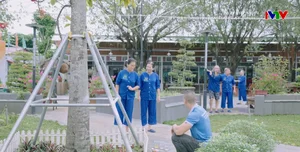 ‘Chung Ta Phai Hanh Phuc’ Episode 11: Le 'To' Deeply Immersed in Young Love - image 1