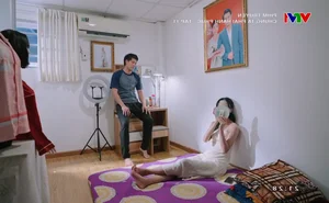 ‘Chung Ta Phai Hanh Phuc’ Episode 11: Le 'To' Deeply Immersed in Young Love - image 2