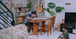 ‘Chung Ta Phai Hanh Phuc’ Episode 11: Le 'To' Deeply Immersed in Young Love - image 7