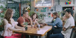 ‘Chung Ta Phai Hanh Phuc’ Episode 11: Le 'To' Deeply Immersed in Young Love - image 5