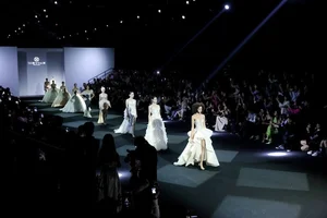 Vietnamese Designer Tra Linh Shines on the Global Stage: Dressing C-Biz Icons Like Fan Bingbing - image 2