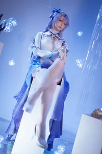 Stunning Wuthering Waves Camellia Cosplay by Hoshilily: A Red Floral Fantasy Photoshoot Featuring 31 High-Resolution Artistic Images - image 11
