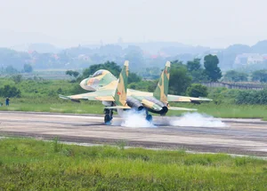 Vietnam Air Force Prepares for Spectacular Aerial Display in Hanoi - image 18