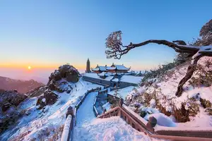 Discover Vietnam's Enchanting Winter Wonderland: Mystical Frost-Covered Landscapes Await You - image 7