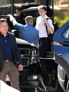 Barron Trump Stands Out on His First Day at NYU Stern School of Business - image 5