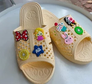 How the Legendary Vietnamese Honeycomb Sandals Became a Modern Retro Fashion Trend - image 6