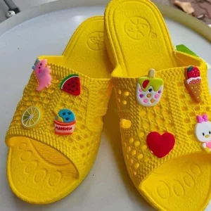 How the Legendary Vietnamese Honeycomb Sandals Became a Modern Retro Fashion Trend - image 3