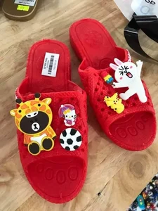 How the Legendary Vietnamese Honeycomb Sandals Became a Modern Retro Fashion Trend - image 0