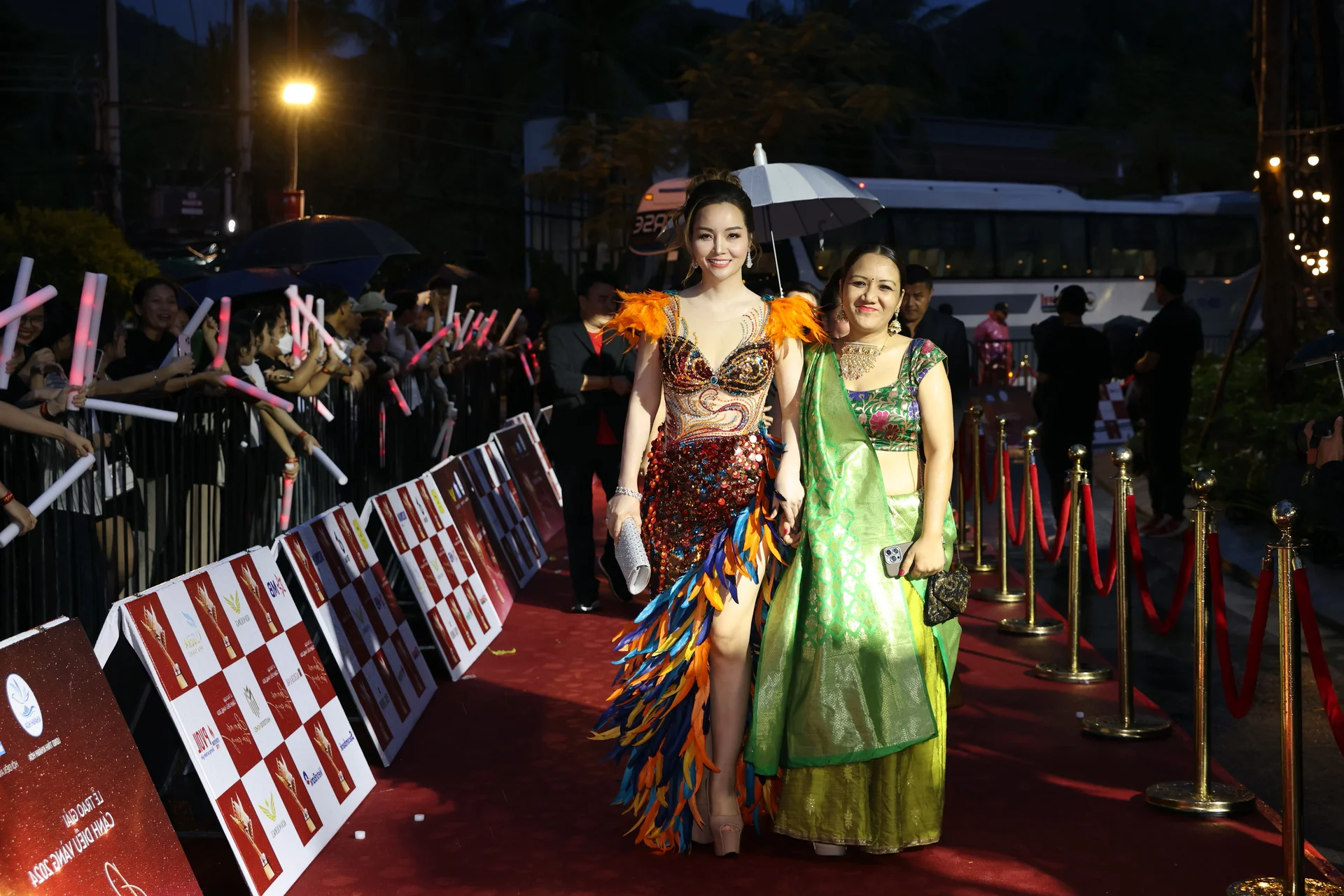 Red Carpet Glamour: Vietnamese Actresses Shine at the 2024 Golden Kite Awards Ceremony
