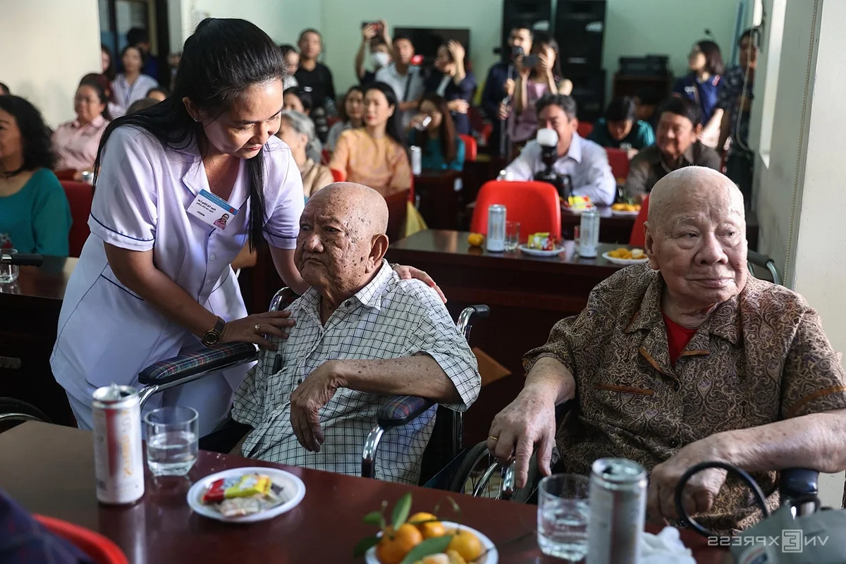 A Dignified Retirement: Veteran Vietnamese Artists Move to New Nursing Home