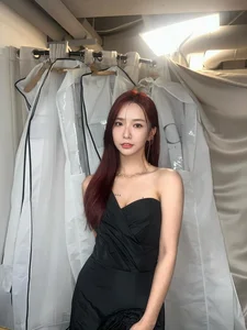 Confidence in Every Inch: How This 152cm Beauty Redefines Petite Fashion and Body Positivity - image 7