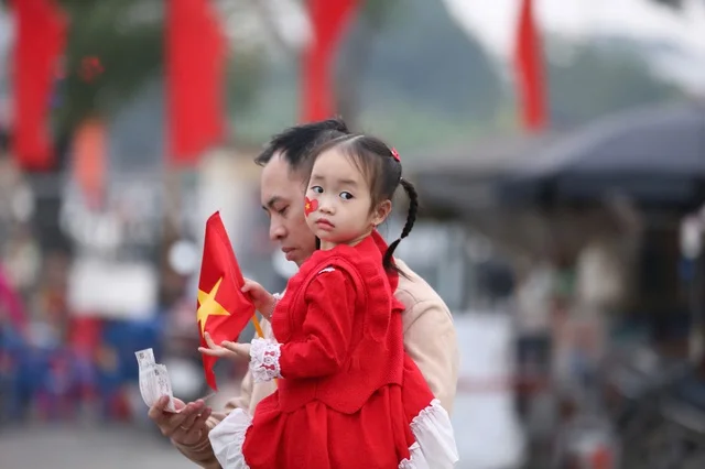 Vietnam Women’s Football Star Shows Support for Xuan Son and National Team Ahead of Singapore Clash