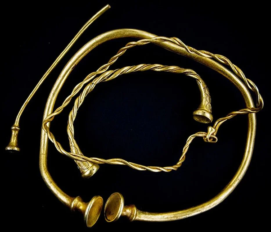 Incredible Discovery: A 17 Billion VND Treasure Found Underground