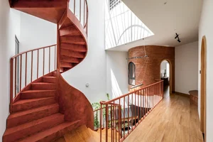 Innovative Z-Shaped Townhouse Design Optimizes Light and Feng Shui - image 10