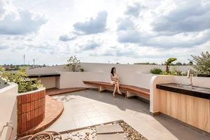 Innovative Z-Shaped Townhouse Design Optimizes Light and Feng Shui - image 13