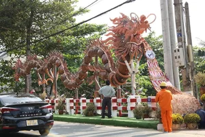 Bình Dương Unveils Stunning Dragon Mascots for Tet 2024, Earning Top Praise - image 4