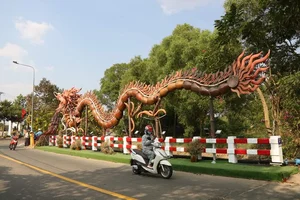 Bình Dương Unveils Stunning Dragon Mascots for Tet 2024, Earning Top Praise - image 2