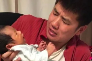 Viral Moment: New Dad's Hilarious Reaction to Holding His Baby Girl for the First Time - image 4