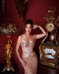 Ageless Elegance: Billionaire Mimi Morris Redefines Sexy Fashion for Women Over 50 - image 9