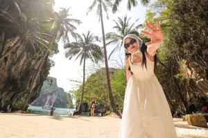 Exploring Thailand's Paradise Island: A Breathtaking Journey for Global Travelers - image 7