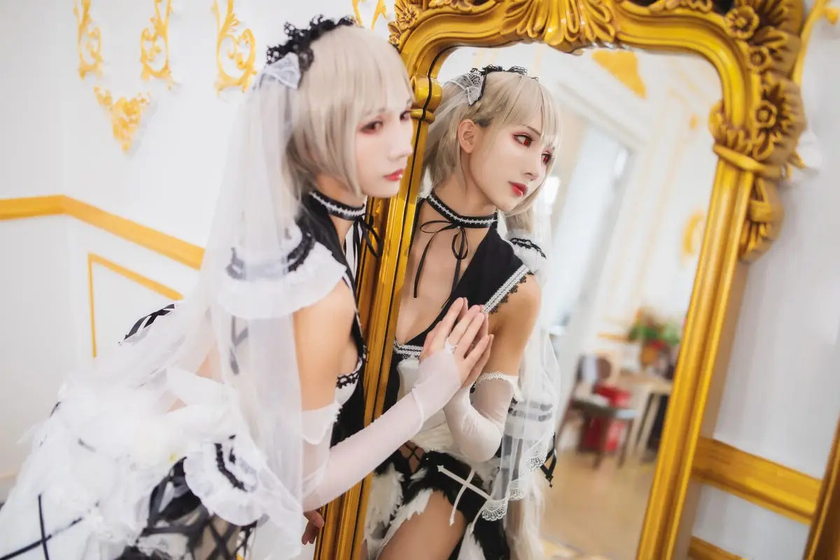 Coser Masaki Ya Qi stuns in Azur Lane Formidable dress a captivating portrayal of elegance and charm