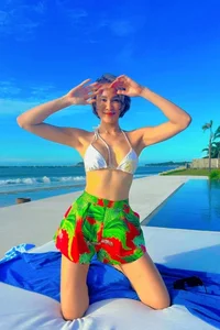 Ky Duyen and Minh Trieu Showcase Stunning Couple Outfits During European Vacation - image 8