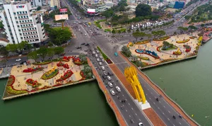 Stunning Dragon Mascots at the 2024 Tet Flower Street in Da Nang - image 5