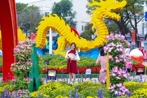 Stunning Dragon Mascots at the 2024 Tet Flower Street in Da Nang - image 16