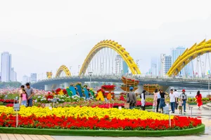 Stunning Dragon Mascots at the 2024 Tet Flower Street in Da Nang - image 1