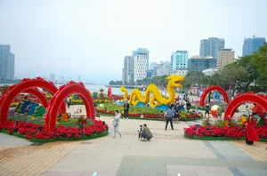 Stunning Dragon Mascots at the 2024 Tet Flower Street in Da Nang - image 22