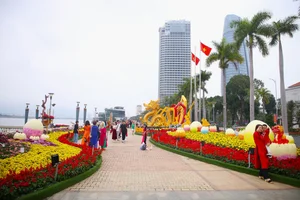 Stunning Dragon Mascots at the 2024 Tet Flower Street in Da Nang - image 0