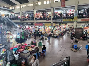 Traditional Markets Struggle as Tet Approaches Leaving Merchants Anxious - image 2