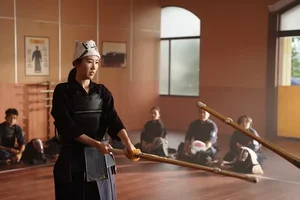 Movie Review: Tren Ban Nhau Duoi Ban Muu - Strong Cast vs. Weak Script - image 4