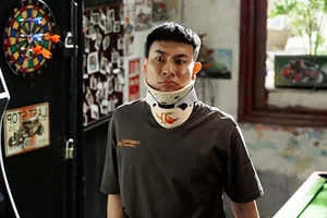 Movie Review: Tren Ban Nhau Duoi Ban Muu - Strong Cast vs. Weak Script - image 7